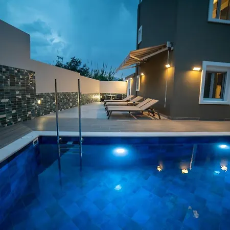 Thomas Villa Hersonissos - Private Pool - Sleeps 6 Exterior photo