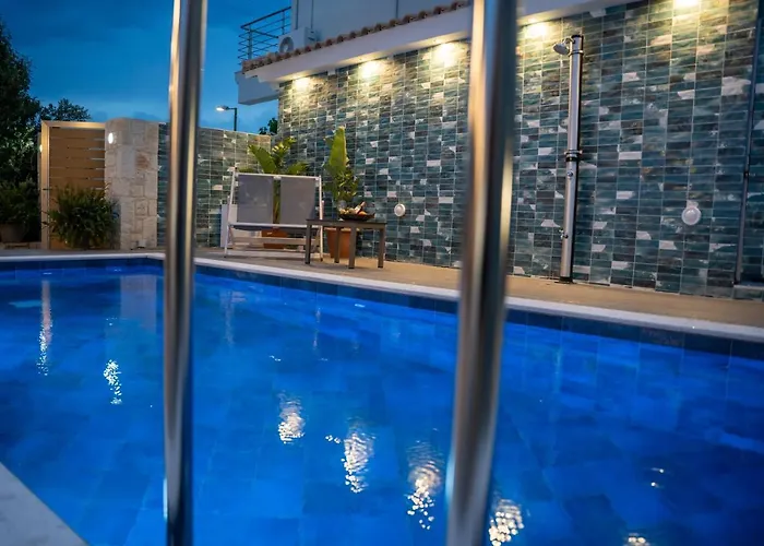 Thomas Villa Hersonissos - Private Pool - Sleeps 6