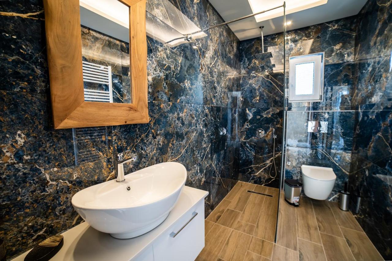 Thomas - Private Pool - Sleeps 6