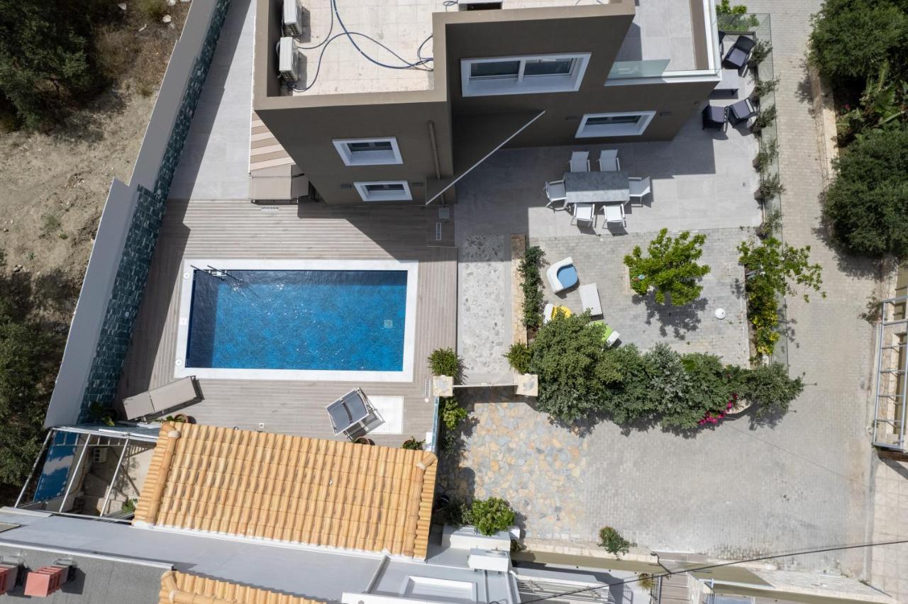 Villa Thomas - Private Pool - Sleeps 6 *