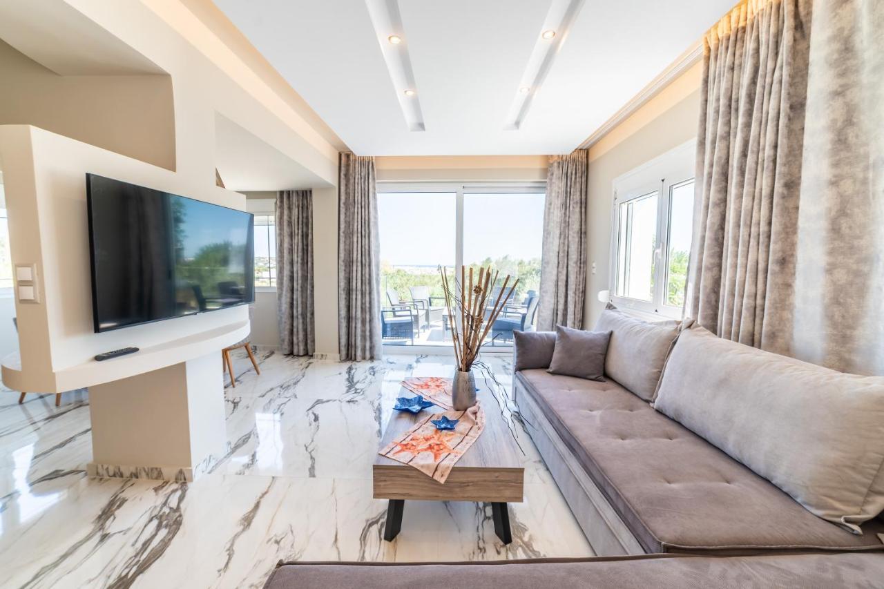 Thomas - Private Pool - Sleeps 6 *